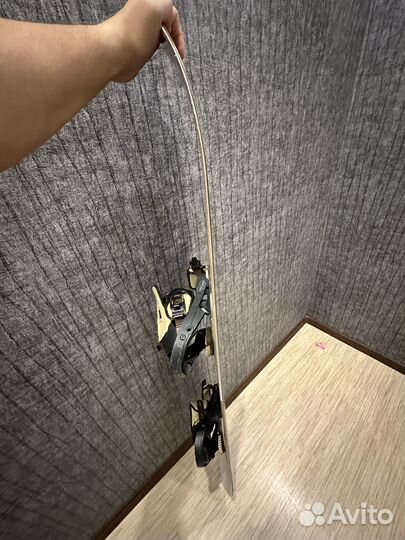 Сноуборд с креплениями