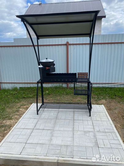 Мангал с крышей, мангальная зона