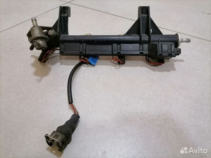 Топливная рампа с форсунками VW Golf II 1983-1992