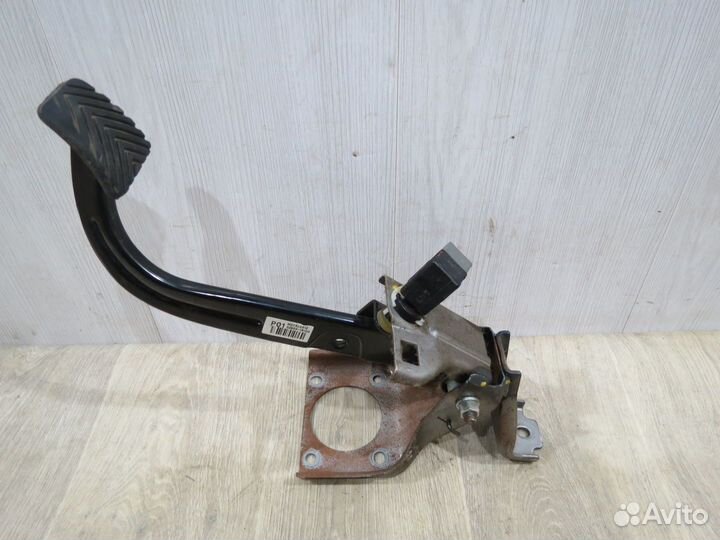 Педаль тормоза Hyundai Solaris