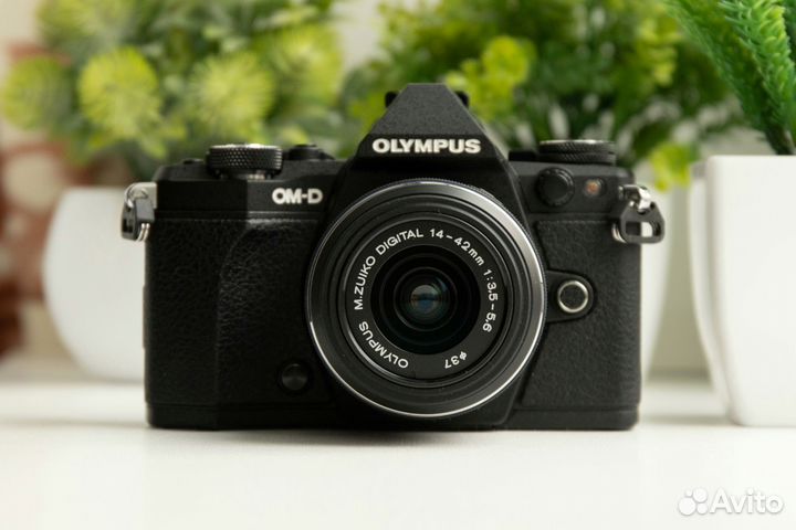 Olympus OM-D E-M5 Mark II Kit + Комплект