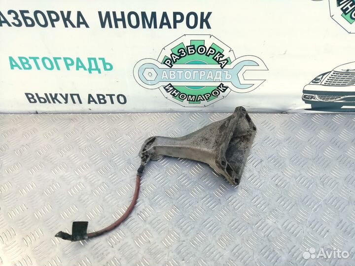 Кронштейн двигателя правый BMW X5 E53 M54B30 2002г