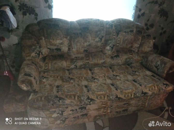 Мебель б/у:диван, столы, шкафы, комоды палас