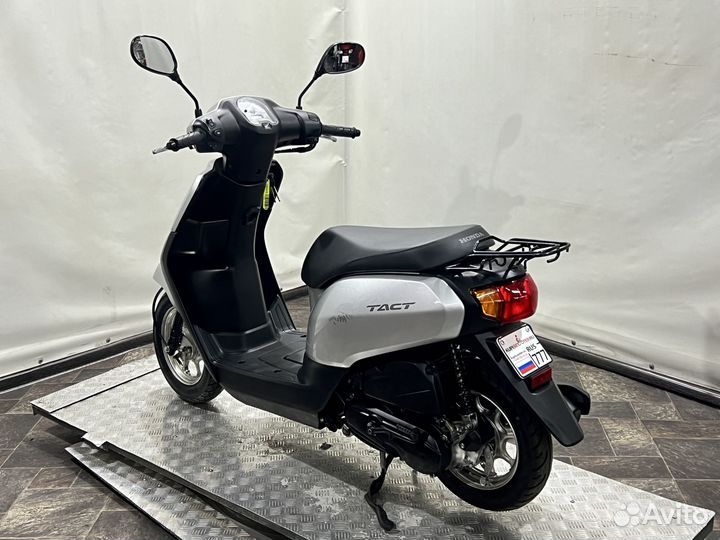 Скутер Honda Tact