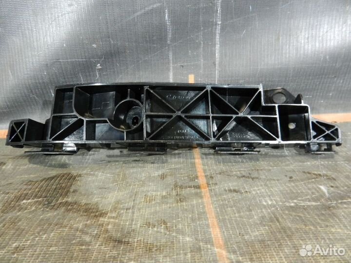 Кронштейн бампера переднего -Hyundai ix35