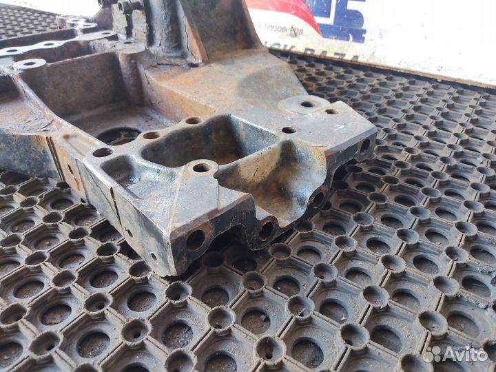 81413130008 Кронштейн рессоры передней правый