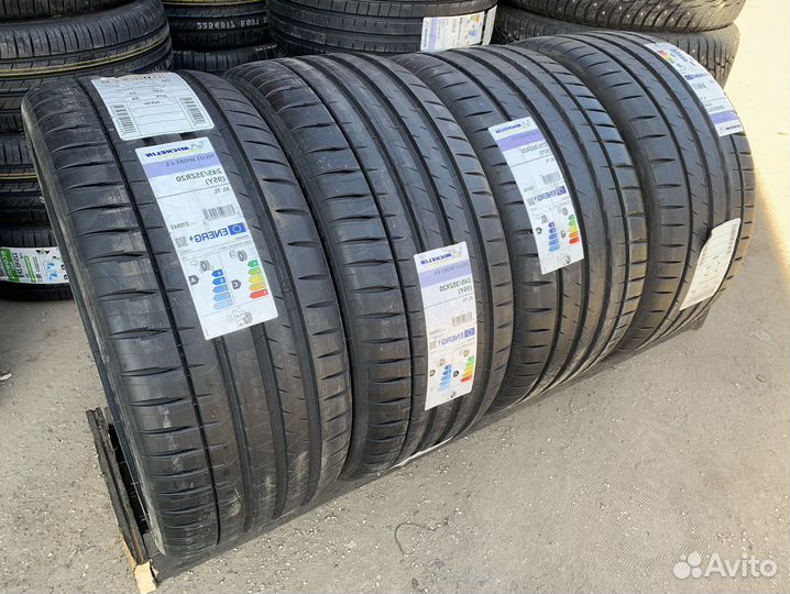 Michelin Pilot Sport 4 S 245/35 R20 и 275/30 R20 95Y