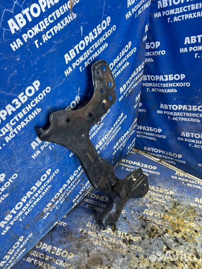 Передний подрамник Toyota Sprinter седан 1994