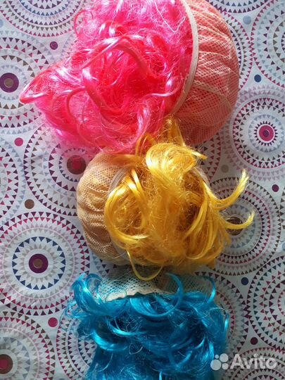 Праздничные детские костюмы и парики