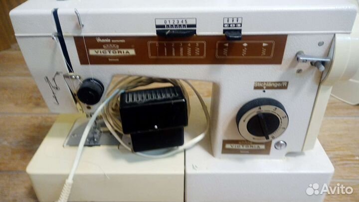 Швейная машина Victoria