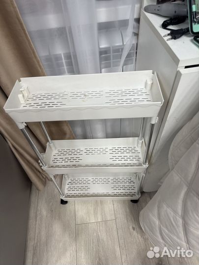 Этажерка на колесиках