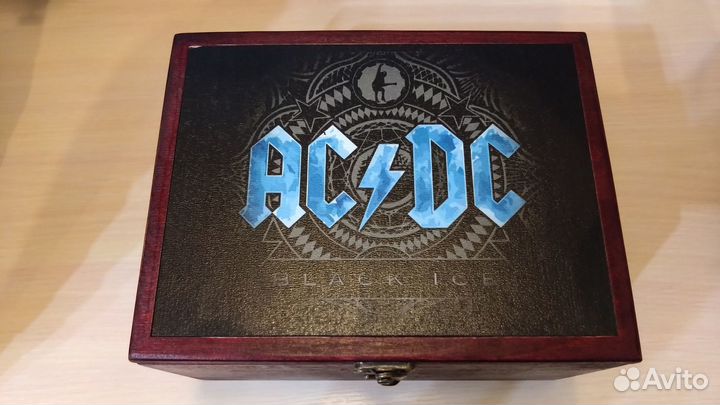 Деревянная шкатулка интерьерная AC/DC вишневая