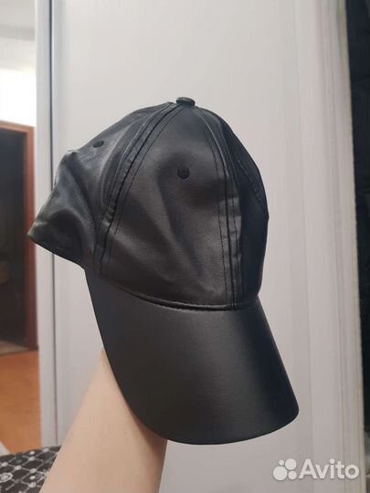 Кепка кожаная женская
