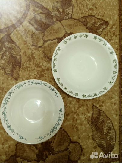 Для интерьера тарелки разные