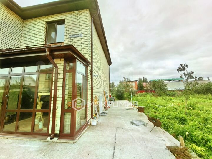 Дом 147 м² на участке 5 сот.