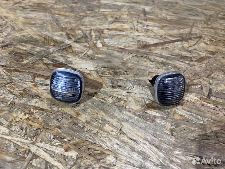 Повторитель поворота в крыло Skoda Fabia 2 07-15