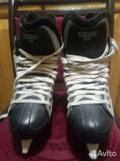 Хоккейные коньки CCM 42 размер