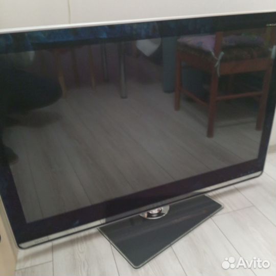 Телевизор бу sharp LC 40LE820ERU quattro