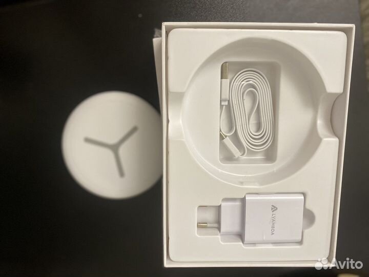 Беспроводная зарядка для телефона и часов