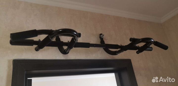 Турник настенный