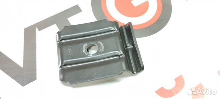 Крепление аккумулятора Audi A6 4G CGW 18.04.2011