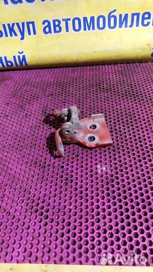 Петля двери Ford Fiesta 5