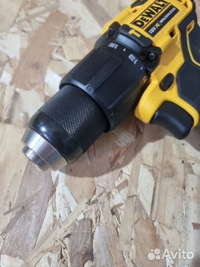 Дрель-шуруповерт dewalt DCD709N