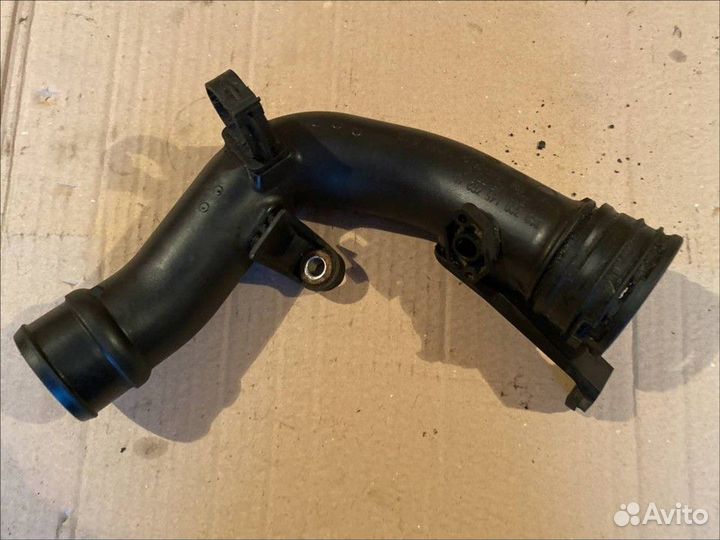 Патрубок интеркулера Volkswagen Passat