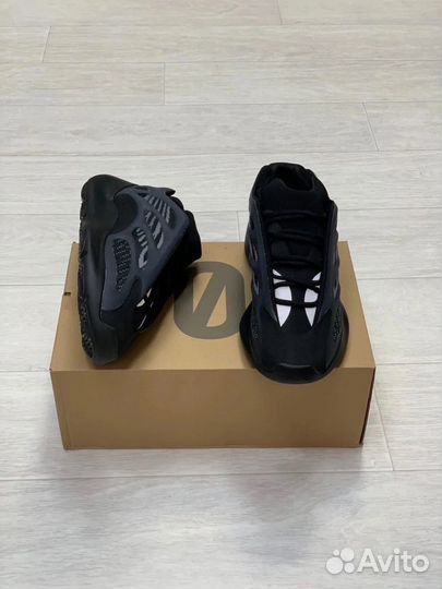 Кроссовки adidas yeezy boost 700 мужские