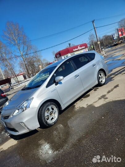 Toyota Prius Alpha 1.8 CVT, 2012, 215 000 км