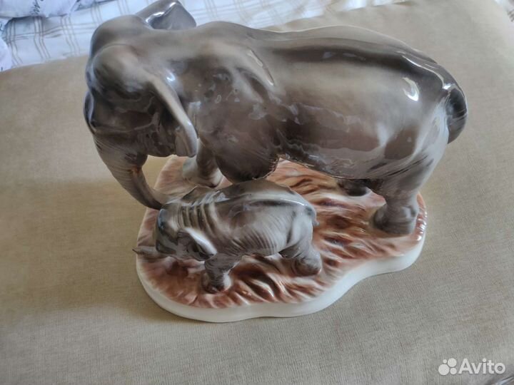 Фарфоровая статуэтка 