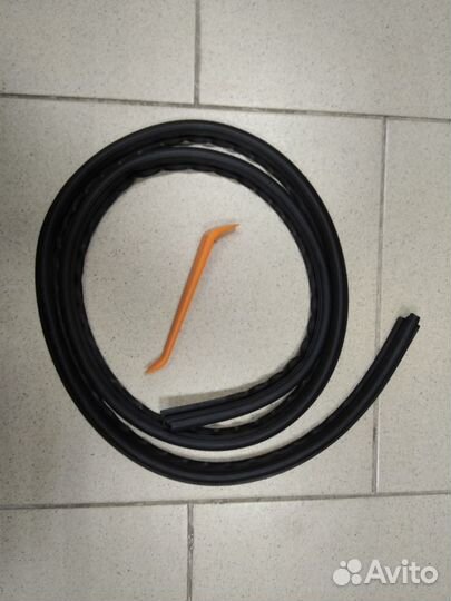 Универсальный уплотнитель между панелью и стеклом