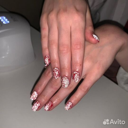 Модель на маникюр