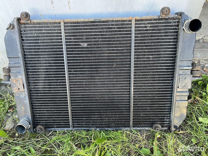 Продам радиатор на Газель