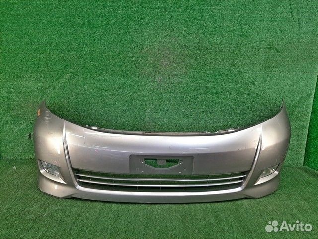 Бампер 5211944400B0 передний Toyota Isis