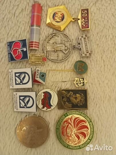 Значки, жетоны