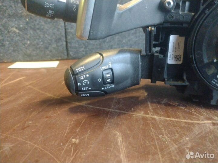 Блок подрулевой Peugeot 3008 2016-2023