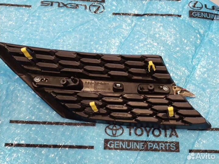 Решетка радиатора Rav 4 (4) дорестайлинг левая Б/У