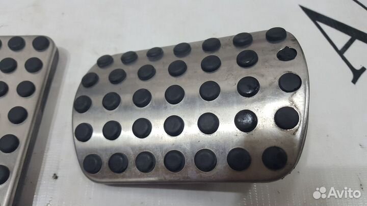 Накладки на педали на Mercedes W219.211