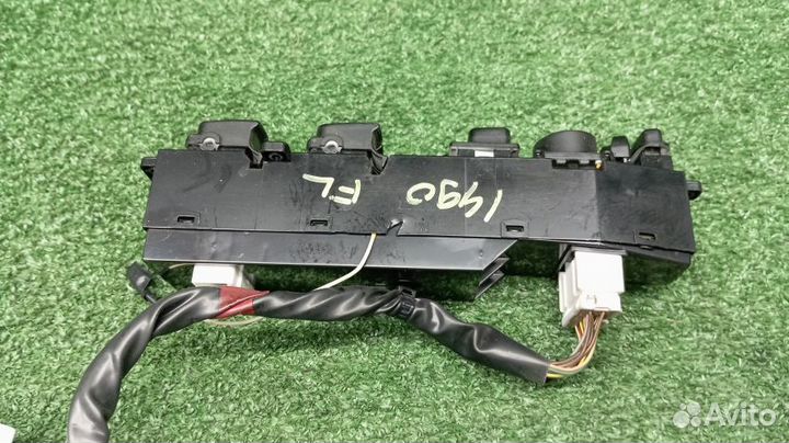 Блок управления стеклоподъемниками Hyundai Veracruze Левый Передний