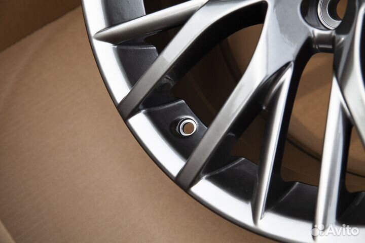 Комплект дисков r18 5x114.3 lexus/toyota hb