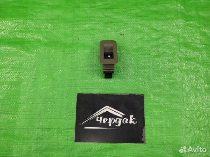 Кнопка стеклоподъемника с крышкой VW Touareg 02-10