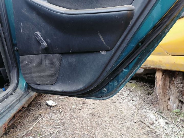 Задняя правая дверь Toyota Corolla