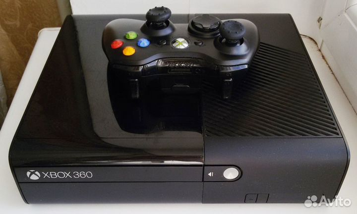 Приставка Xbox 360 E
