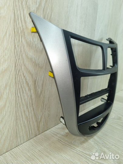 Накладка центральной консоли Hyundai Solaris 1