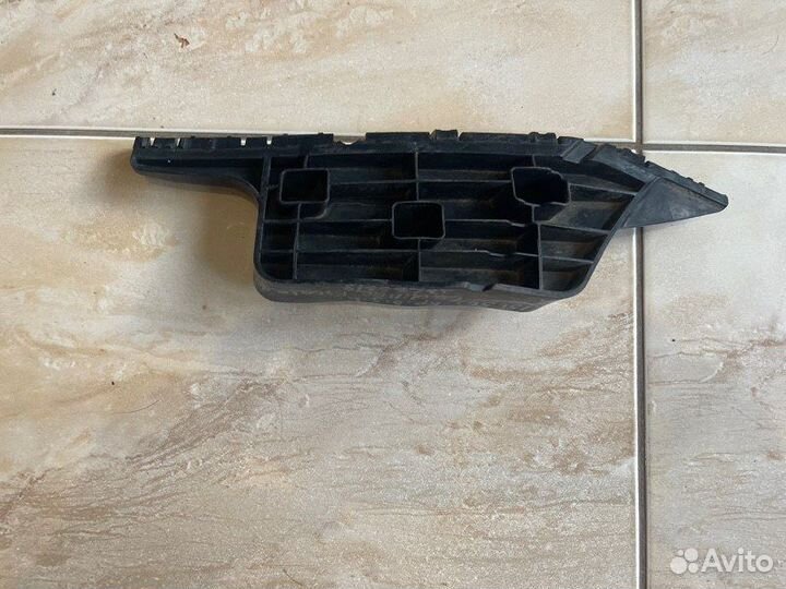 Кронштейн бампера задний левый Cadillac Escalade 3