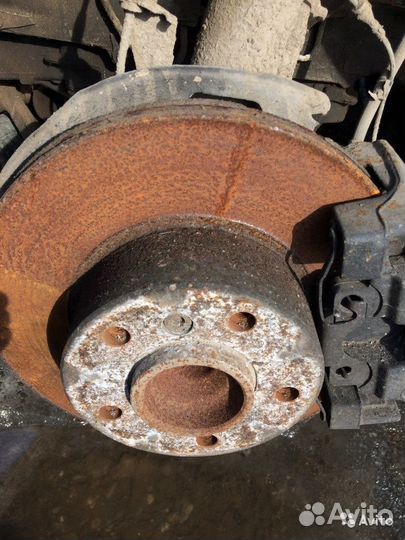 Тормозной диск на бмв-520 е39 м52 BMW-520 E39 M52