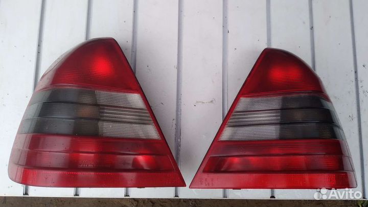 Фонарь задний Mercedes-Benz C220