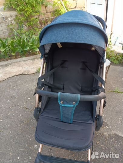 Детская прогулочная коляска