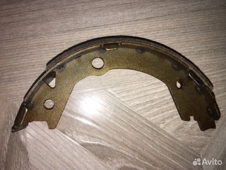 Колодки барабанные ручника